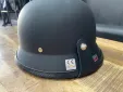 Retro motocyklová helma s brýlemi – matná černá (typ 2)