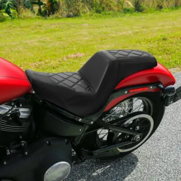 MurNox - Kožené dvoudílné sedátko pro Harley Davidson Softail / Street Bob 2018-2023