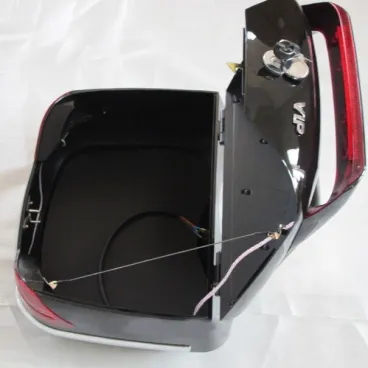 Zadní plastový kufr s osvětlením a opěrkou spolujezdce pro motocykly
