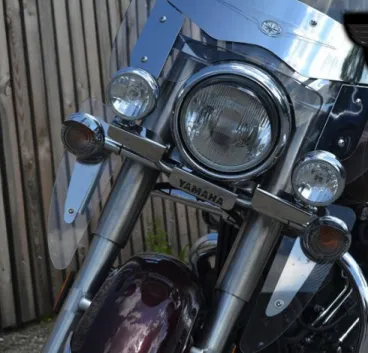 MOTON - Rampa na přídavná světla + LED světla pro YAMAHA ROAD STAR 1700 WILD STAR 1600