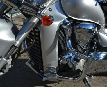MOTON - Přední padací rám s předkopy pro motocykly Suzuki VZR 1800R / M109R Boulevard
