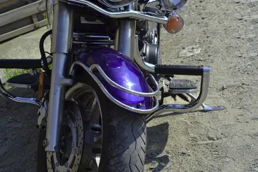 MOTON - Chromovaný rám na přední blatník pro Yamaha XVS 1300 Midnight Star